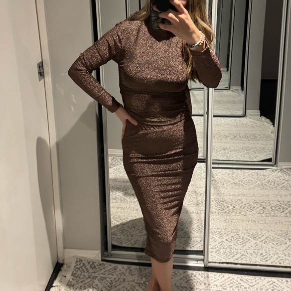 NWOT BB DAKOTA by STEVE MADDEN 2 Piece Metallic Blouse & Rouched Skirt,Rose Gold - Picture 4 of 11